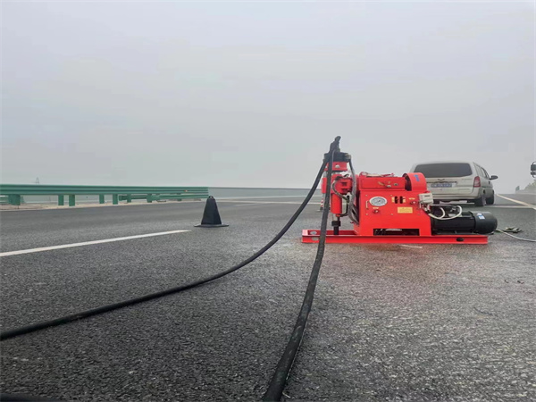 阿勒泰马路路基路面开裂下沉注浆加固灌浆